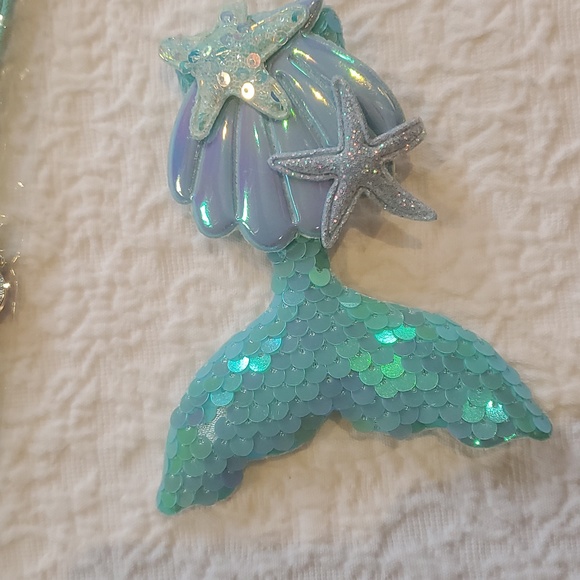 New Mermaid Tail Blanket, hair clip, bracelet - Picture 6 of 7